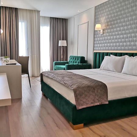 Iliad Hotel دراس المظهر الخارجي الصورة