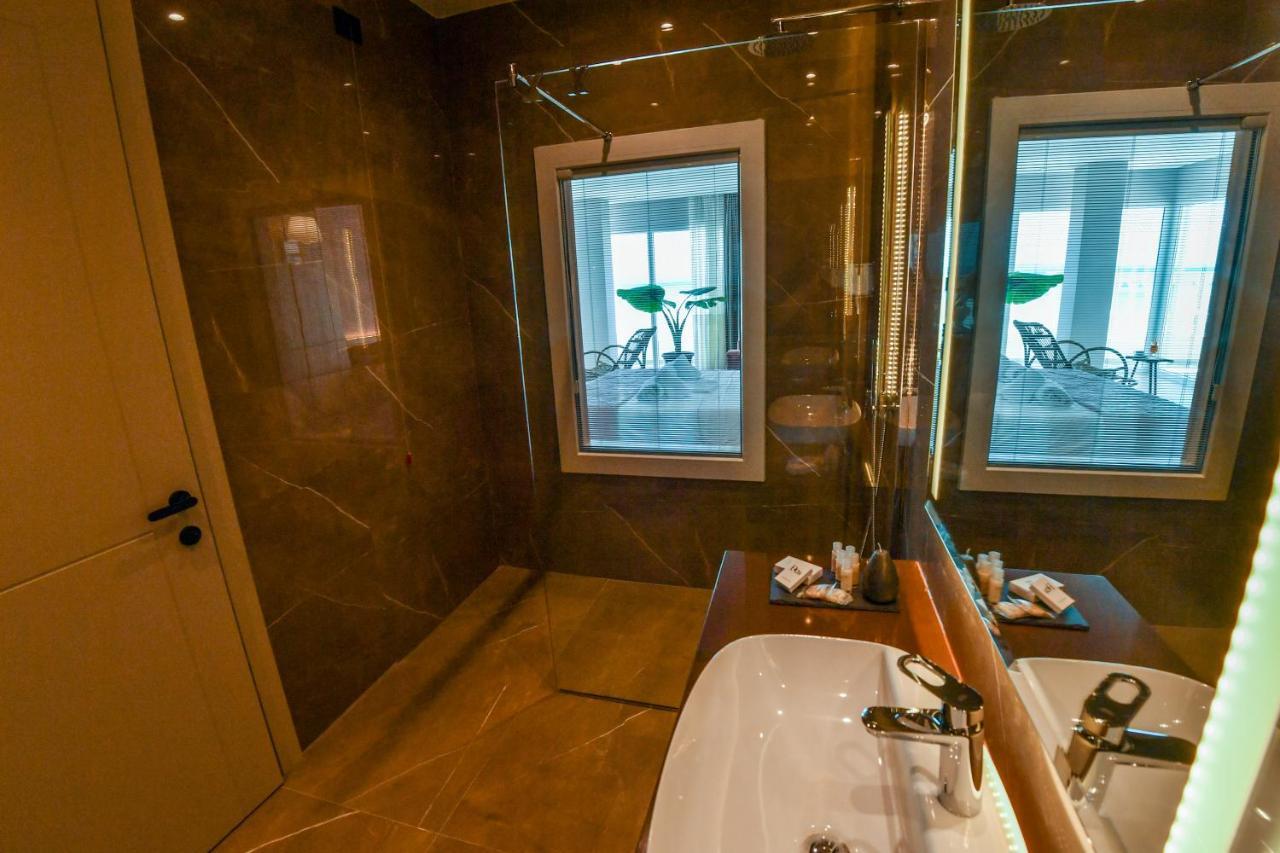 Iliad Hotel دراس المظهر الخارجي الصورة