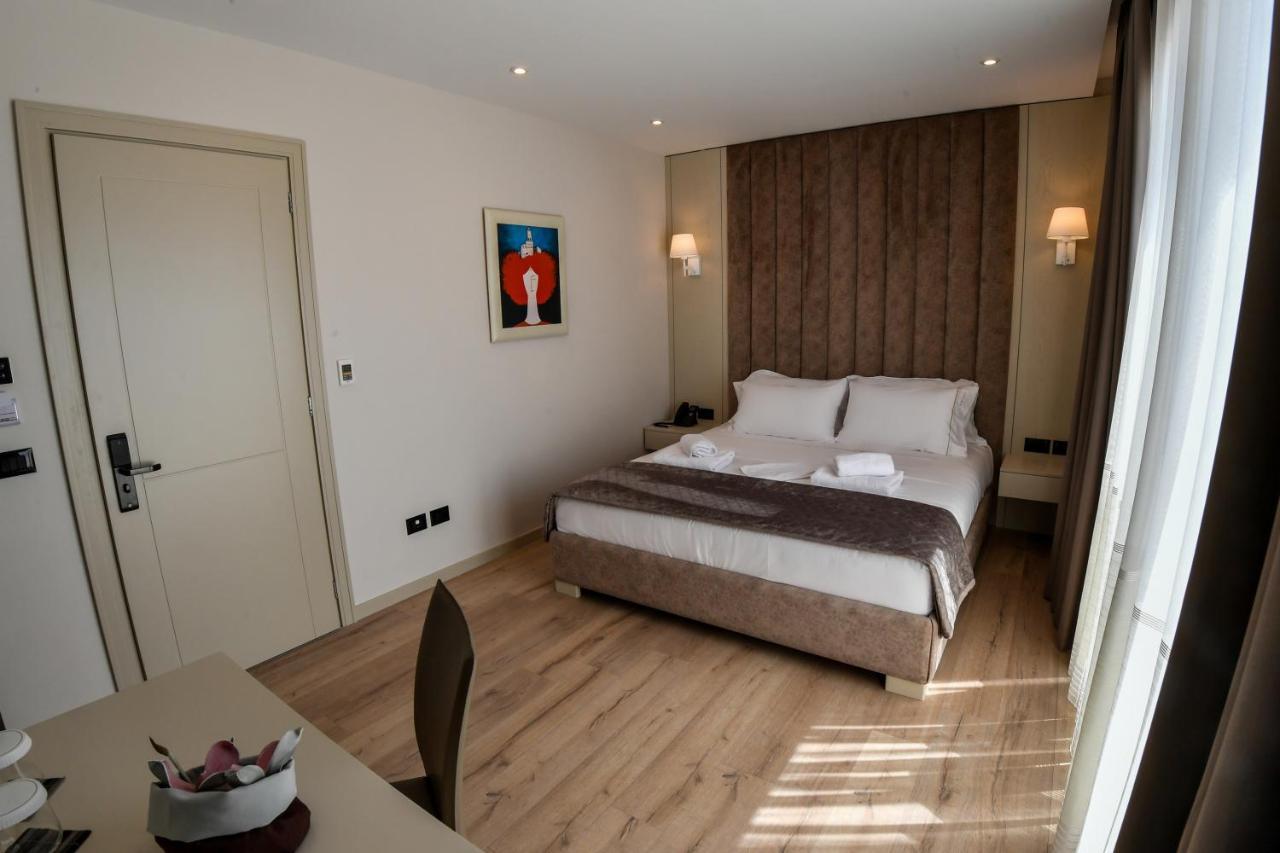 Iliad Hotel دراس المظهر الخارجي الصورة