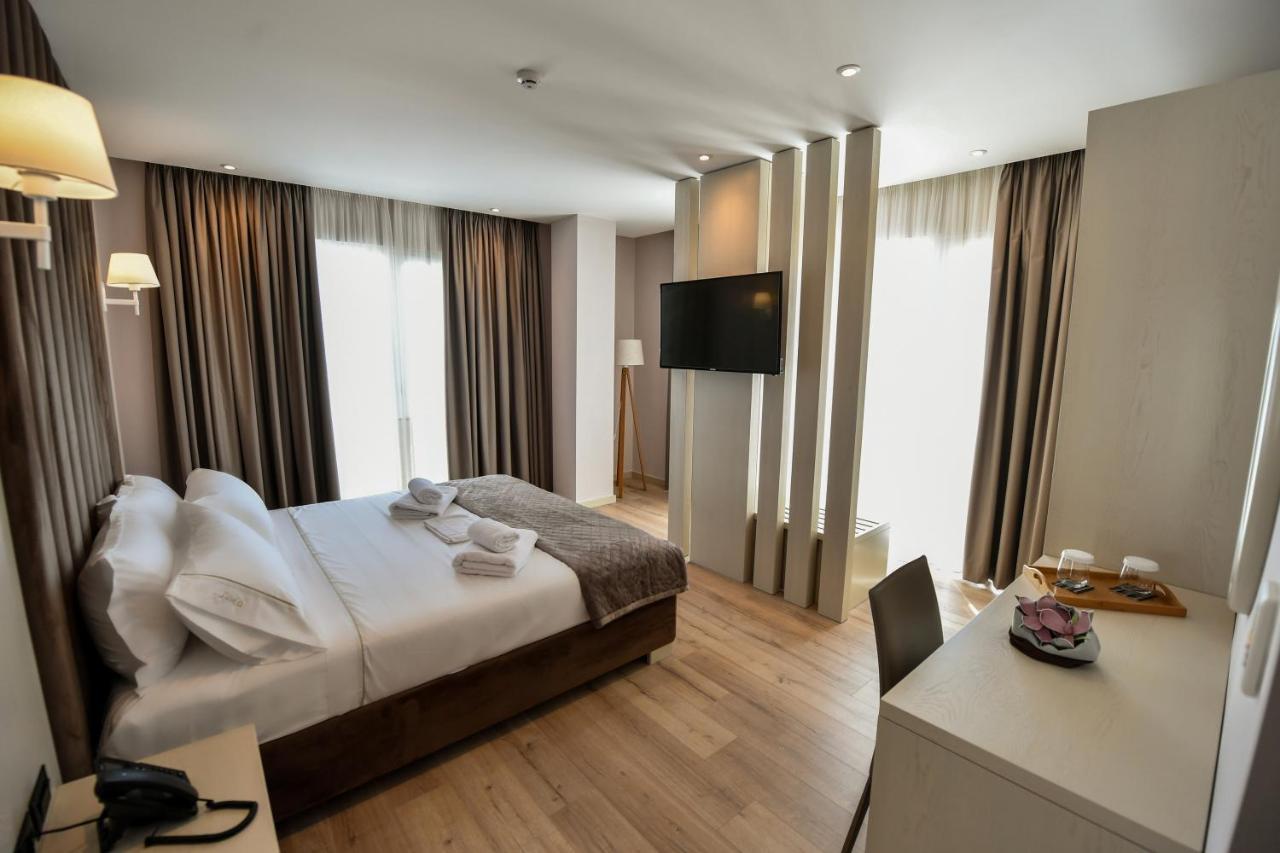 Iliad Hotel دراس المظهر الخارجي الصورة