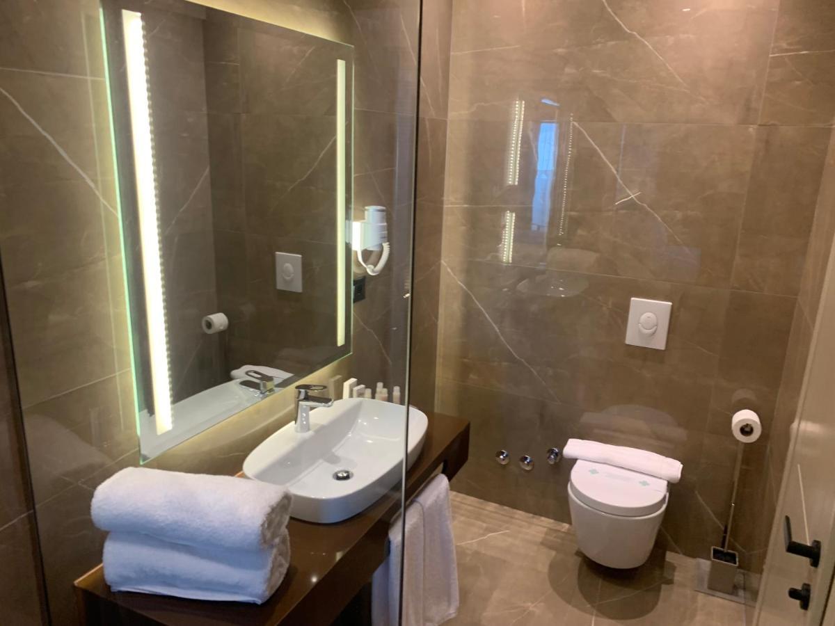 Iliad Hotel دراس المظهر الخارجي الصورة
