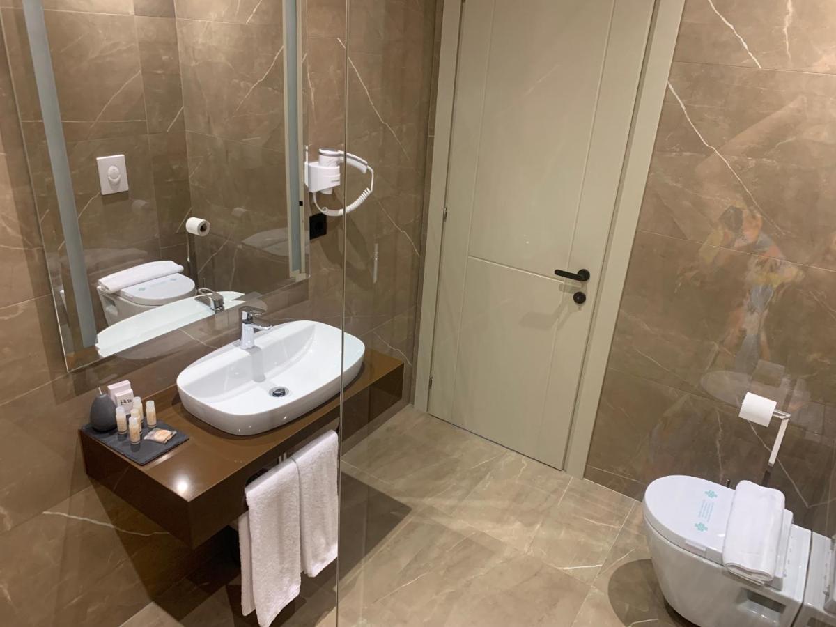Iliad Hotel دراس المظهر الخارجي الصورة
